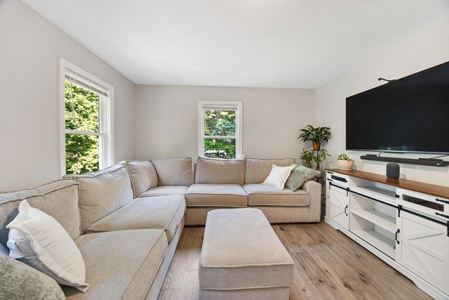 1 Lakeshore Dr, Monson, MA 01057