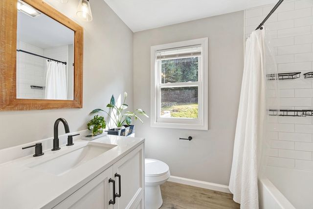 1 Lakeshore Dr, Monson, MA 01057