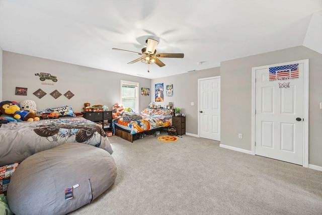 1 Lakeshore Dr, Monson, MA 01057