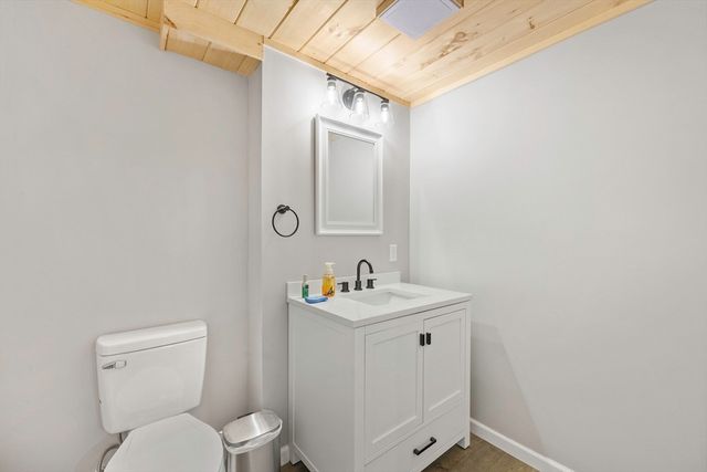 1 Lakeshore Dr, Monson, MA 01057