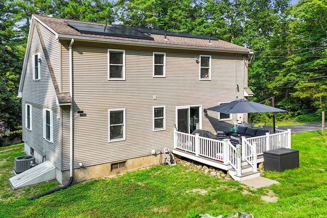 1 Lakeshore Dr, Monson, MA 01057