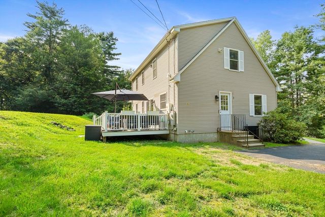 1 Lakeshore Dr, Monson, MA 01057