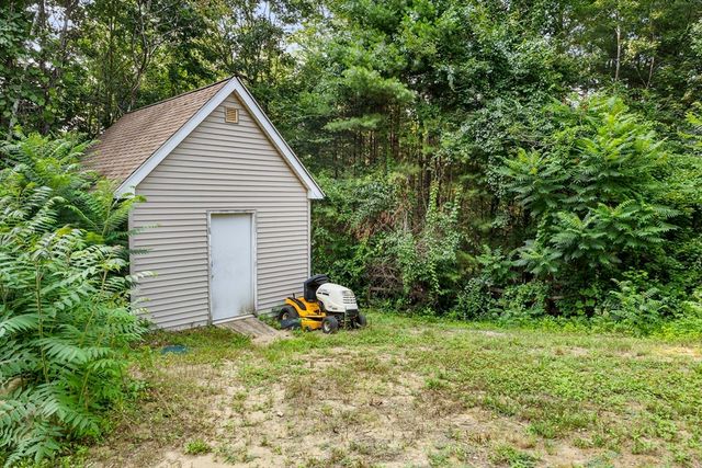 1 Lakeshore Dr, Monson, MA 01057