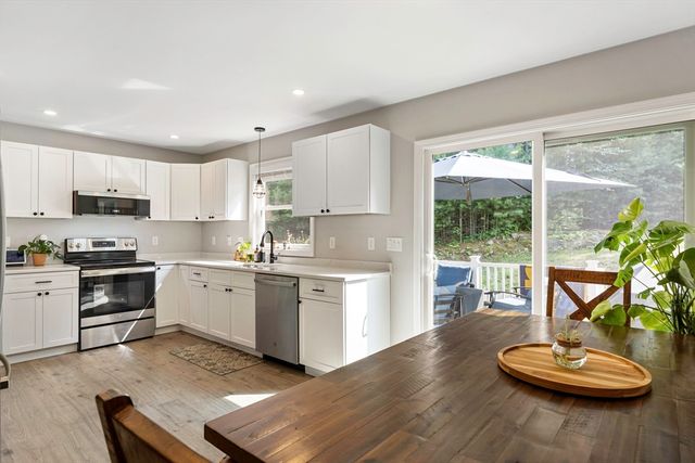 1 Lakeshore Dr, Monson, MA 01057