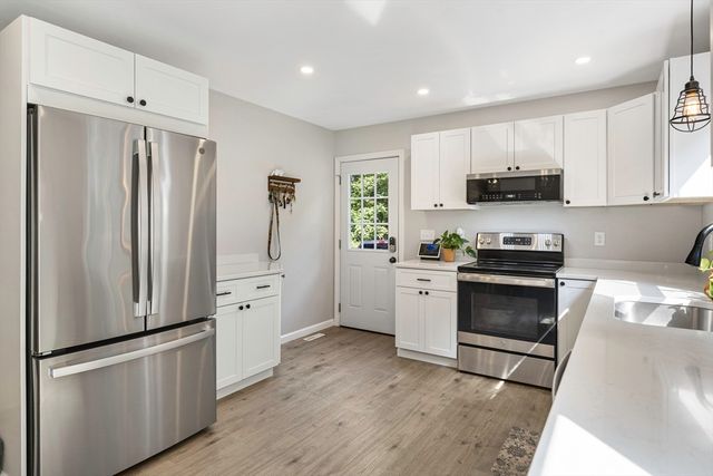 1 Lakeshore Dr, Monson, MA 01057