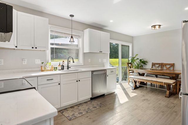 1 Lakeshore Dr, Monson, MA 01057