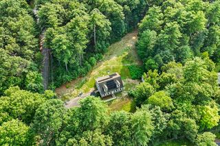 1 Lakeshore Dr, Monson, MA 01057