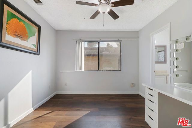 14401 Plummer Street 6, Panorama City (los Angeles), CA 91402