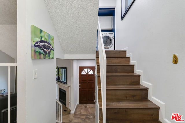 14401 Plummer Street 6, Panorama City (los Angeles), CA 91402