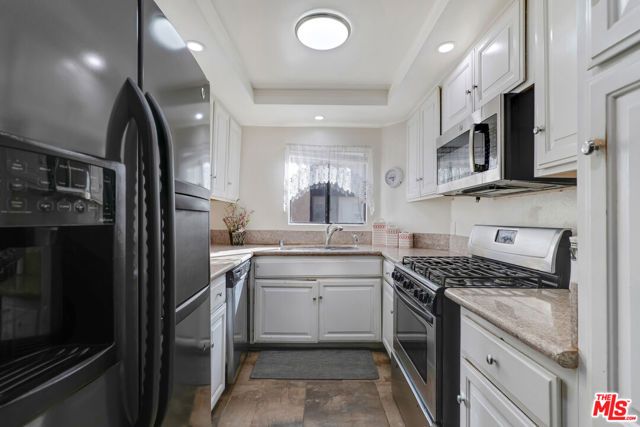 14401 Plummer Street 6, Panorama City (los Angeles), CA 91402