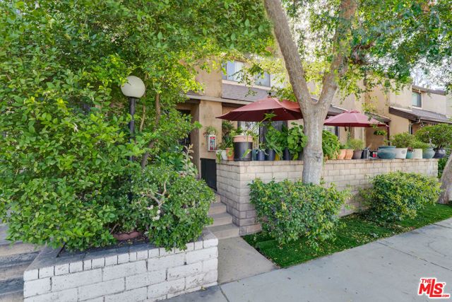 14401 Plummer Street 6, Panorama City (los Angeles), CA 91402