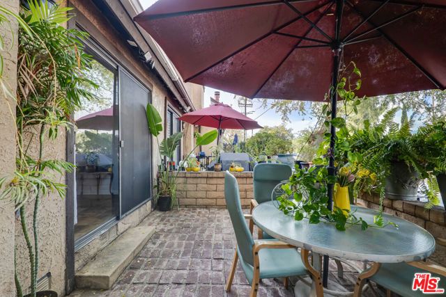 14401 Plummer Street 6, Panorama City (los Angeles), CA 91402