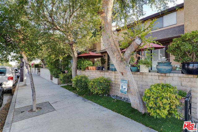 14401 Plummer Street 6, Panorama City (los Angeles), CA 91402