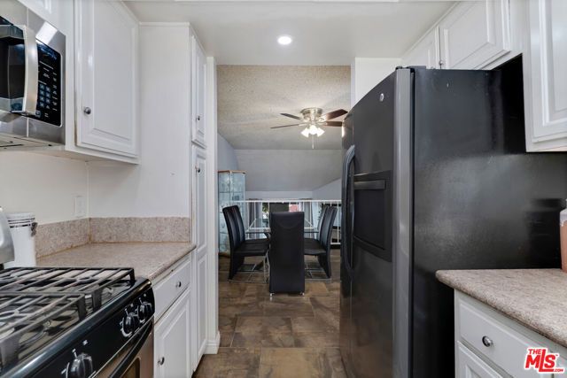 14401 Plummer Street 6, Panorama City (los Angeles), CA 91402