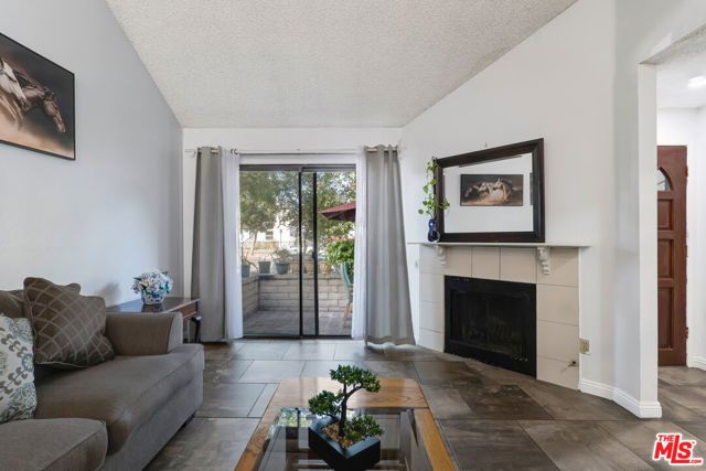 14401 Plummer Street 6, Panorama City (los Angeles), CA 91402