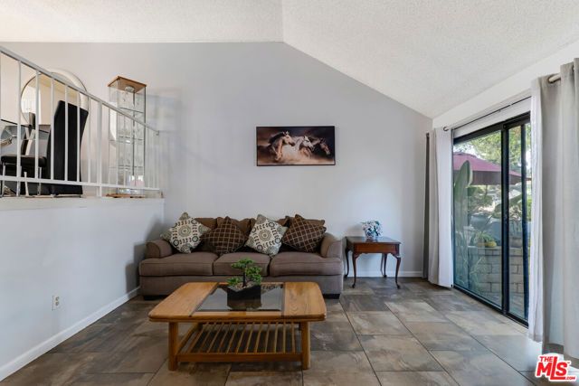 14401 Plummer Street 6, Panorama City (los Angeles), CA 91402