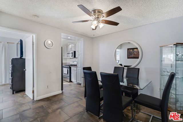 14401 Plummer Street 6, Panorama City (los Angeles), CA 91402