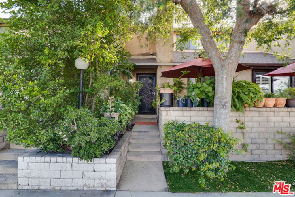 14401 Plummer Street 6, Panorama City (los Angeles), CA 91402