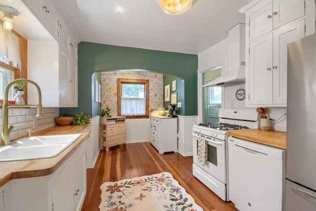 1545 Simpson Street, Saint Paul, MN 55108