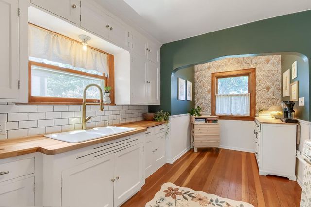 1545 Simpson Street, Saint Paul, MN 55108