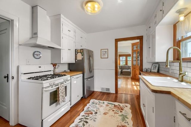 1545 Simpson Street, Saint Paul, MN 55108
