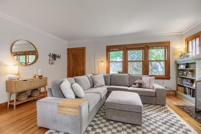 1545 Simpson Street, Saint Paul, MN 55108