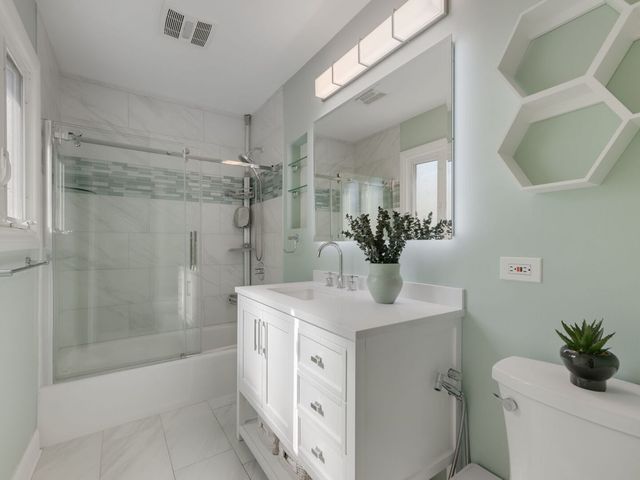 315 Hawthorn Avenue E, Glencoe, IL 60022