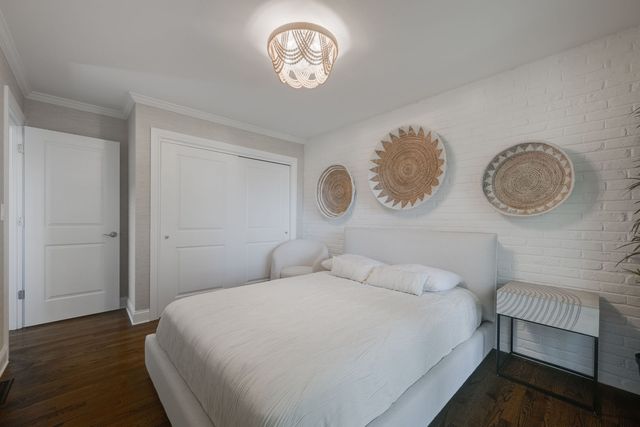 315 Hawthorn Avenue E, Glencoe, IL 60022