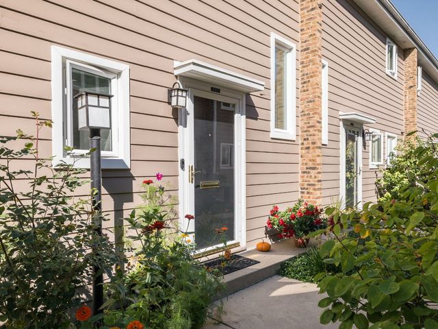 315 Hawthorn Avenue E, Glencoe, IL 60022