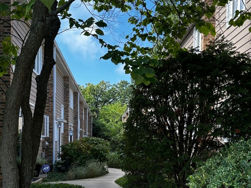 315 Hawthorn Avenue E, Glencoe, IL 60022