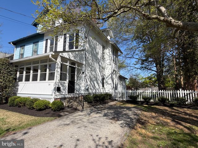 26 S WYOMING AVE, Ardmore, PA 19003