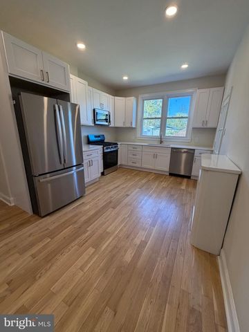 26 S WYOMING AVE, Ardmore, PA 19003