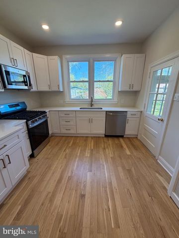 26 S WYOMING AVE, Ardmore, PA 19003