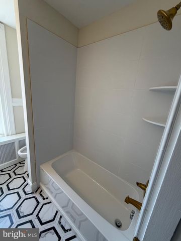 26 S WYOMING AVE, Ardmore, PA 19003