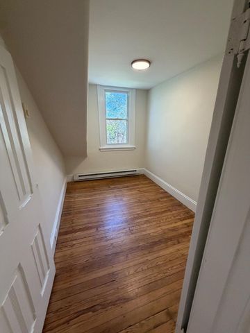 26 S WYOMING AVE, Ardmore, PA 19003