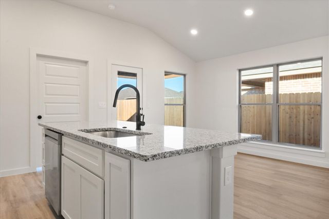 2413 Aberdeen Avenue, Wolfforth, TX 79382