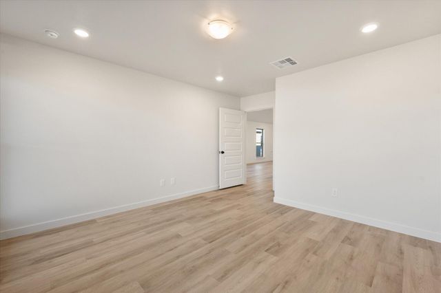 2413 Aberdeen Avenue, Wolfforth, TX 79382