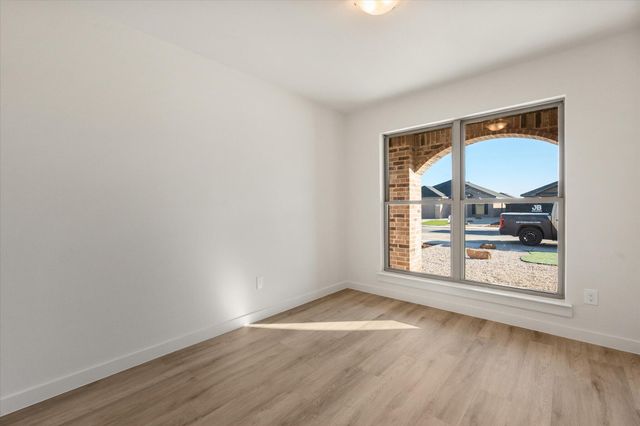 2413 Aberdeen Avenue, Wolfforth, TX 79382