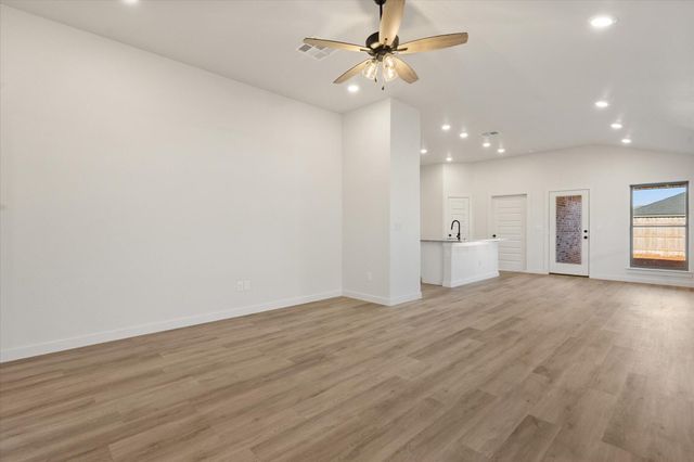 2413 Aberdeen Avenue, Wolfforth, TX 79382