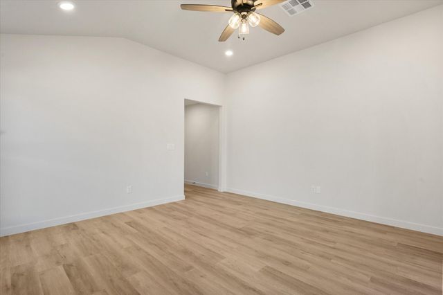 2413 Aberdeen Avenue, Wolfforth, TX 79382