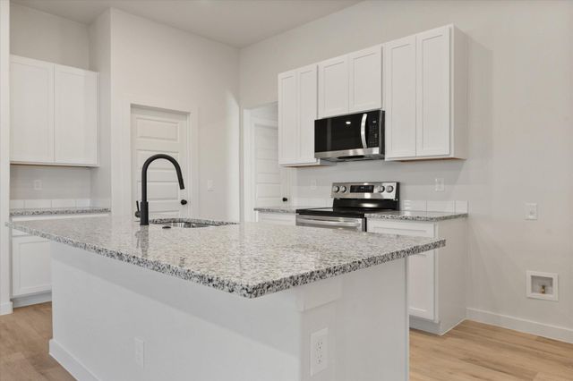 2413 Aberdeen Avenue, Wolfforth, TX 79382