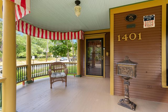 1401 Greenwood Avenue, Jackson, MI 49203