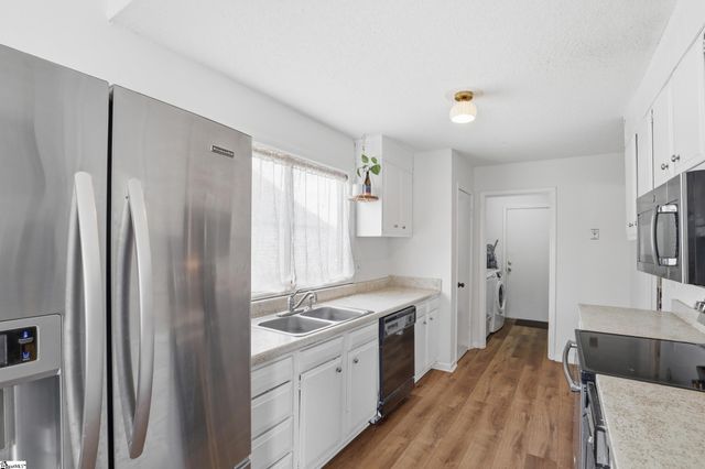 1004 Pine Oak Way, Taylors, SC 29687