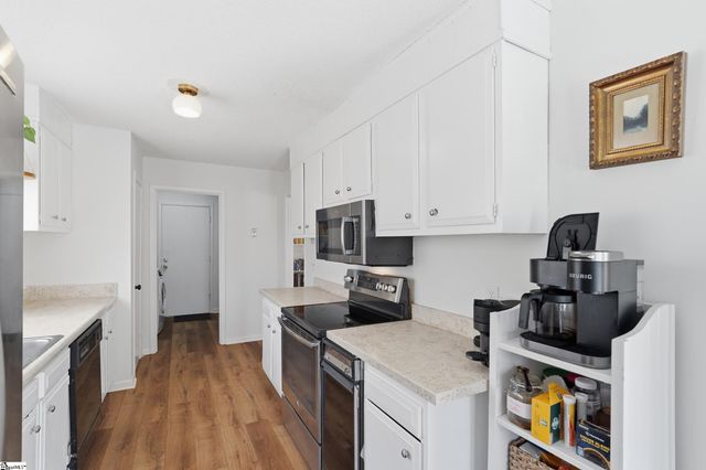 1004 Pine Oak Way, Taylors, SC 29687