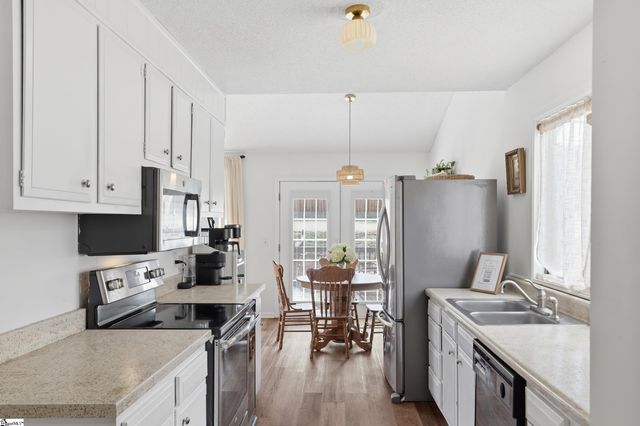 1004 Pine Oak Way, Taylors, SC 29687