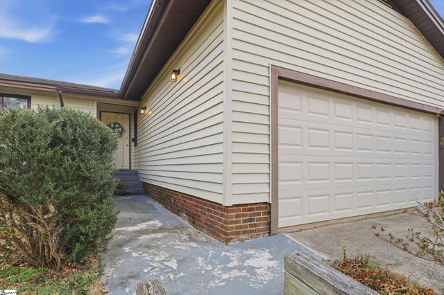 1004 Pine Oak Way, Taylors, SC 29687