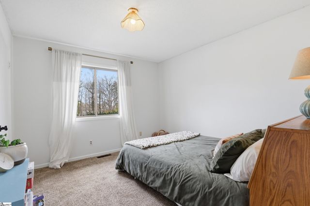 1004 Pine Oak Way, Taylors, SC 29687