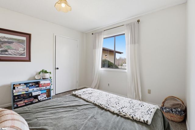 1004 Pine Oak Way, Taylors, SC 29687