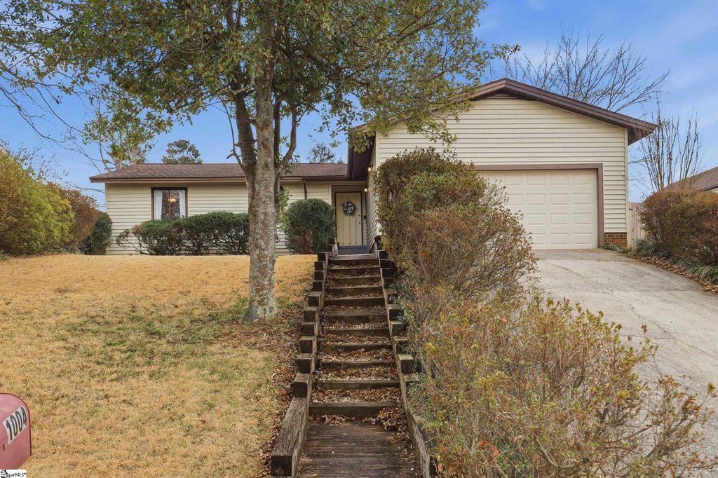 1004 Pine Oak Way, Taylors, SC 29687