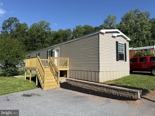 2 SPRUCE DR, Reinholds, PA 17569
